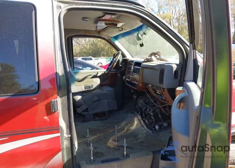 2003 GMC Savana Upfitter z USA, uszkodzony, nr VIN 1GDFH15TX31207789